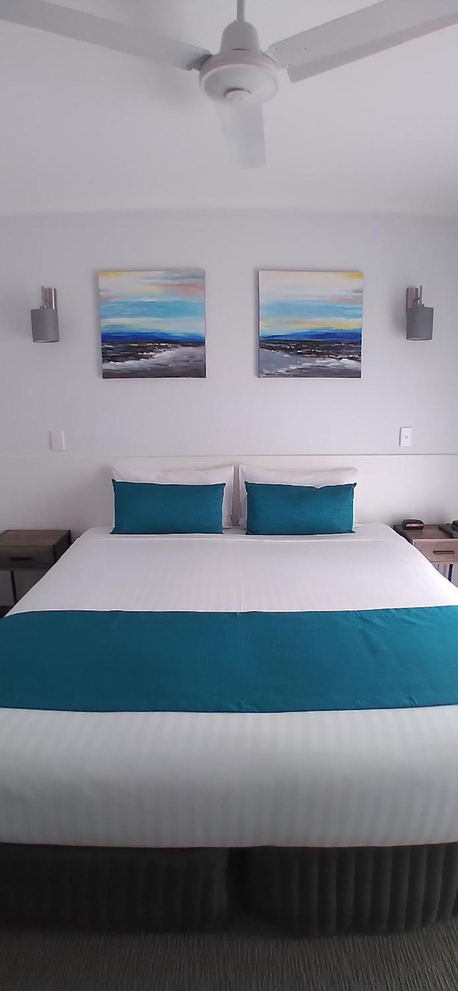 Centrepoint Motel Дениликуин Екстериор снимка