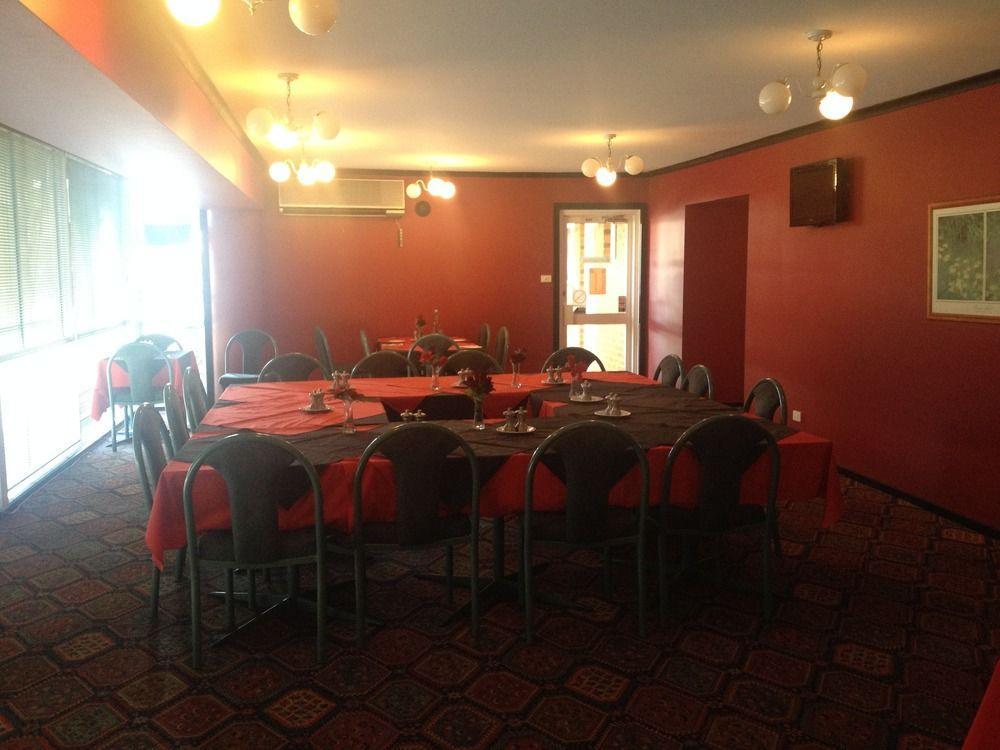 Centrepoint Motel Дениликуин Екстериор снимка